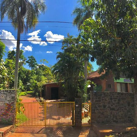 Garden Stone Hostel Puerto Iguazu Ngoại thất bức ảnh