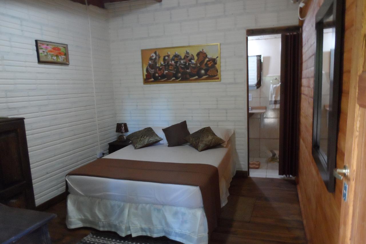 Garden Stone Hostel Puerto Iguazu Ngoại thất bức ảnh