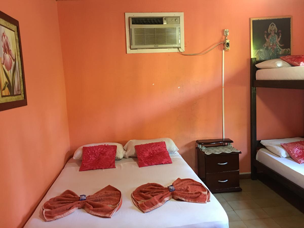 Garden Stone Hostel Puerto Iguazu Ngoại thất bức ảnh